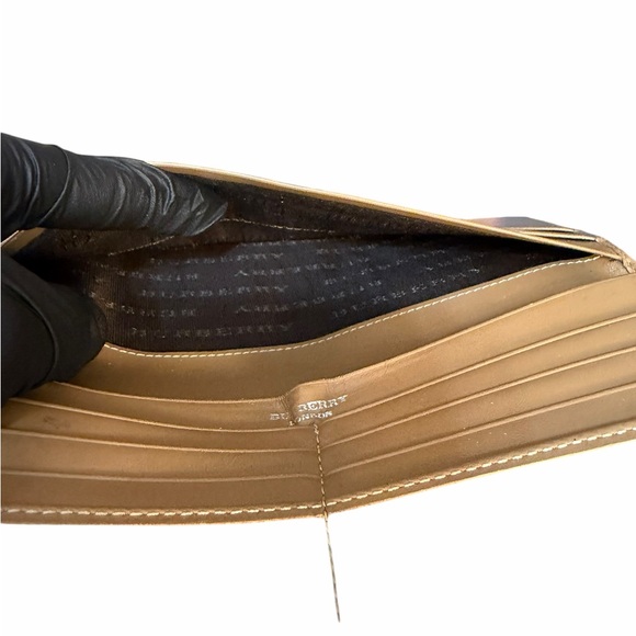 Burberry Candy Check Foldover Long Wallet (A229) - Picture 11 of 16